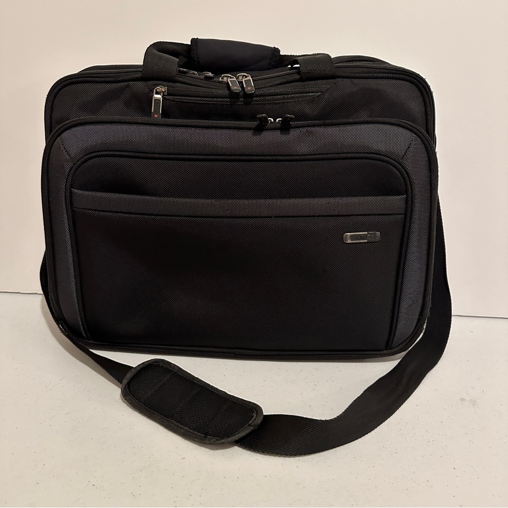 Solo Travel Sentry Check Fast Black Briefcase Laptop Style CLA314-4 Business
